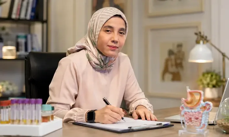 Dokter KIBM melakukan assessment kesehatan untuk memahami kondisi metabolisme, sistem imun, kesehatan usus, fungsi otak, dan kesehatan sel.