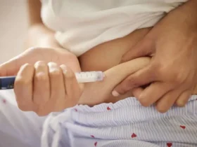 Ilustrasi resistensi insulin yang menunjukkan gangguan respons sel terhadap insulin sehingga gula darah meningkat dan memengaruhi kesehatan metabolik.