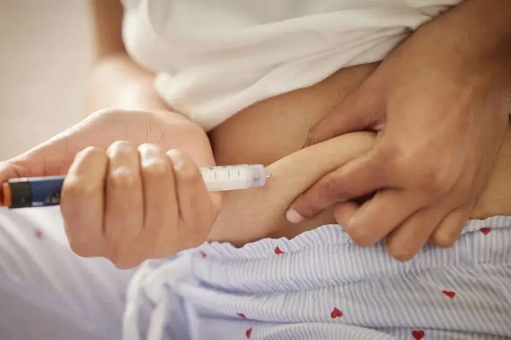 Ilustrasi resistensi insulin yang menunjukkan gangguan respons sel terhadap insulin sehingga gula darah meningkat dan memengaruhi kesehatan metabolik.